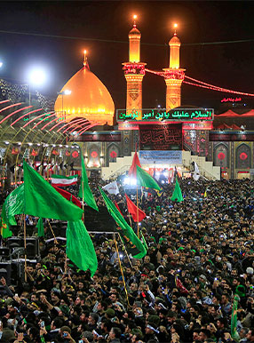 حرم امام حسین (ع) در اربعین همراه با خیل عظیم جمعیت در شب