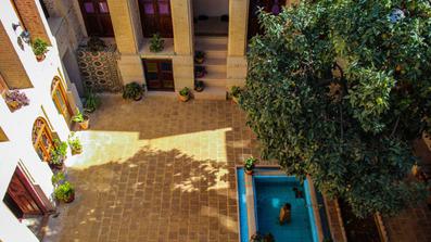 Lotus-Shiraz_58057