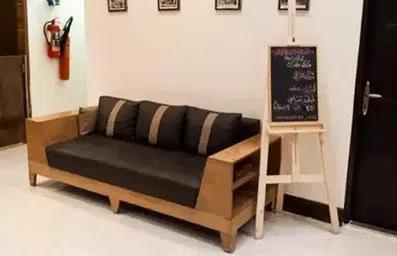 مبل کرم قهوه ای در لابی هتل طهران آبادان