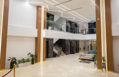 لابی بزرگ هتل مناهل رویال ملکی نجف