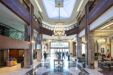 لابی مبله و مجلل هتل الغدیر مشهد