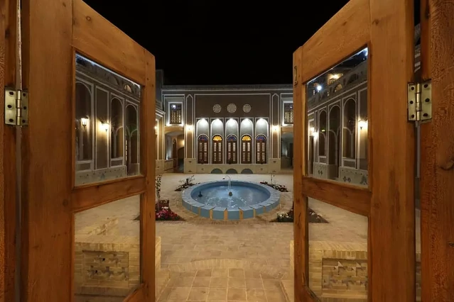 نمای داخلی اقامتگاه سنتی آلما یزد