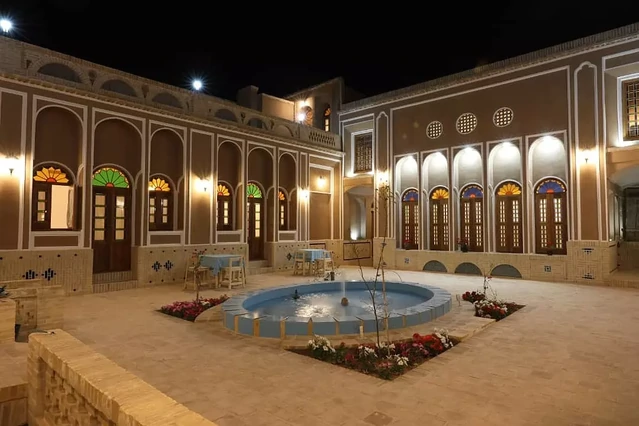 نمای داخلی اقامتگاه سنتی آلما یزد