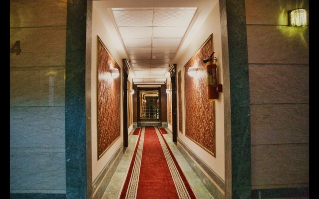 سالن بین اتاق ها