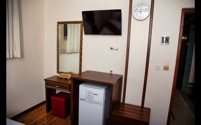 یخچال وتلویزیون