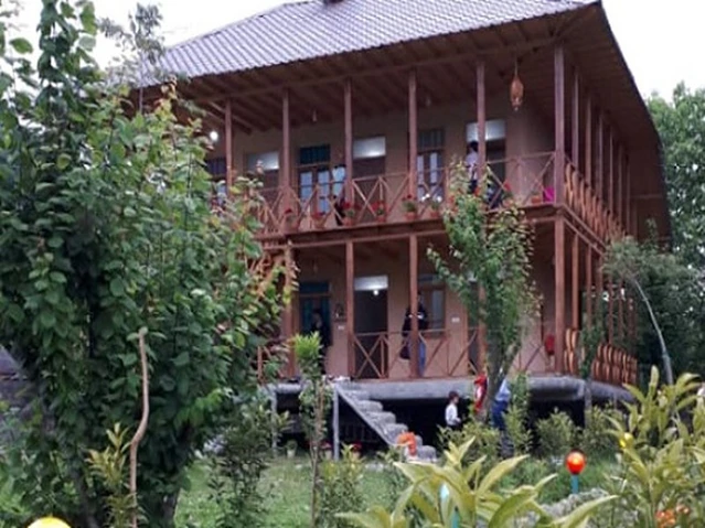 نمای روز ظاهر ساختمان