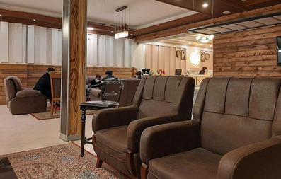 لابی چوبی هتل عطر سیب سیرجان