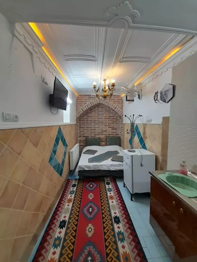 اتاق دو تخته دبل با امکانات آشپزی در اقامتگاه بومگردی عطاءالدوله شیراز