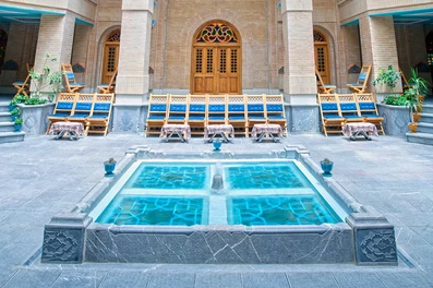 حیاط مرکزی هتل عطار اصفهان