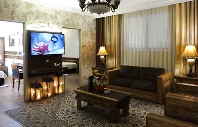 سوئیت دو خواب مبله شده شیک با ظرفیت 5 نفر در هتل اعیان مشهد
