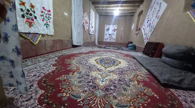 اتاق کف خواب اقامتگاه بومگردی بابا اکبر تربت جام