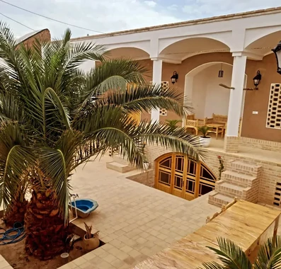 نمای حیاط خانه مسافر بمانی آران و بیدگل