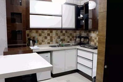 نمای آشپزخانه سوئیت های هتل آپارتمان بعثت اصفهان