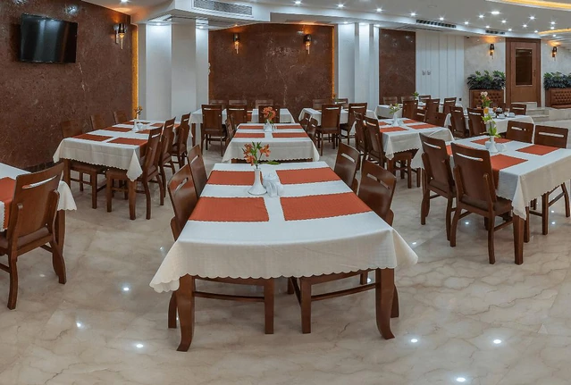 رستوران هتل دانشمند اصفهان