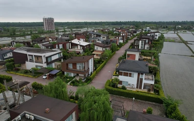 نمایی از ویلاهای لوکس مجتمع گردشگری دشت نور از زاویه بالا