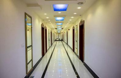 راهروهای شیک با پوشش سنگ  هتل در قصر الکاظمیه کربلا