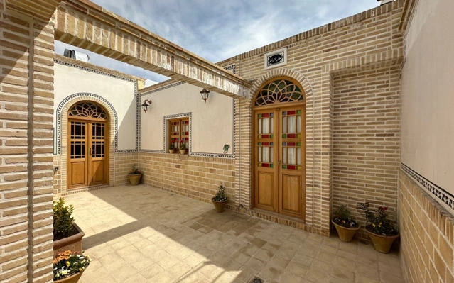 نمای کلی عمارت ایرانی کاشان