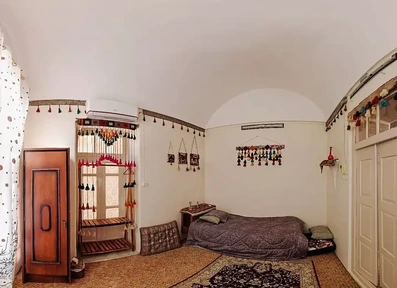 اتاق کف خواب اقامتگاه بومگردی عمارت ساعتی تفت