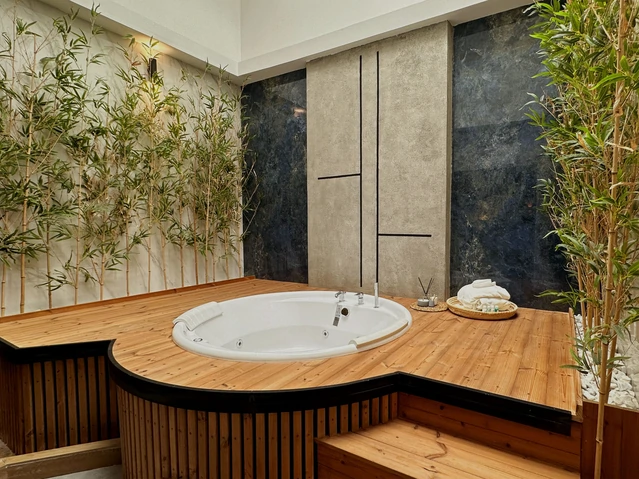 جکوزی اتاق vip هتل 55 بندرعباس