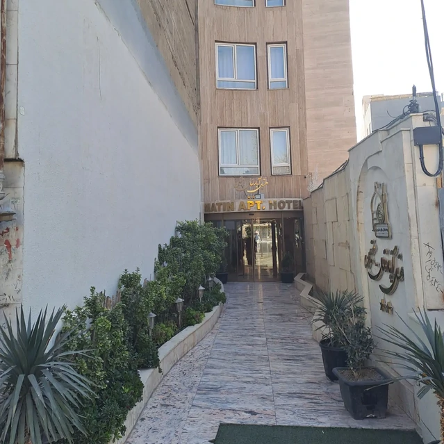 نمای کلی هتل فیروزه متین مشهد