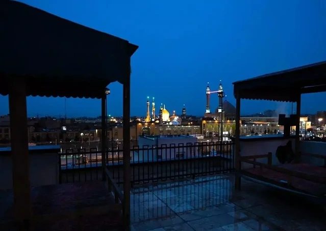 نمای بام هتل فیروزه قم مشرف به حرم مطهر حضرت معصومه (س)
