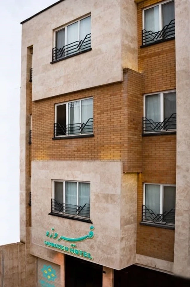 نمای کلی هتل فیروزه قم