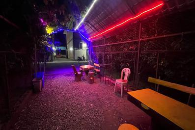 ورودی خانه مسافر گل یاس بندر انزلی