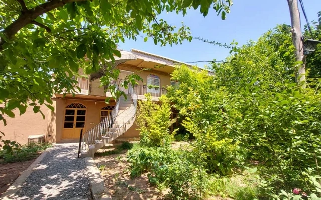 نمای کلی اقامتگاه بوم گردی قلعه عقابها قزوین