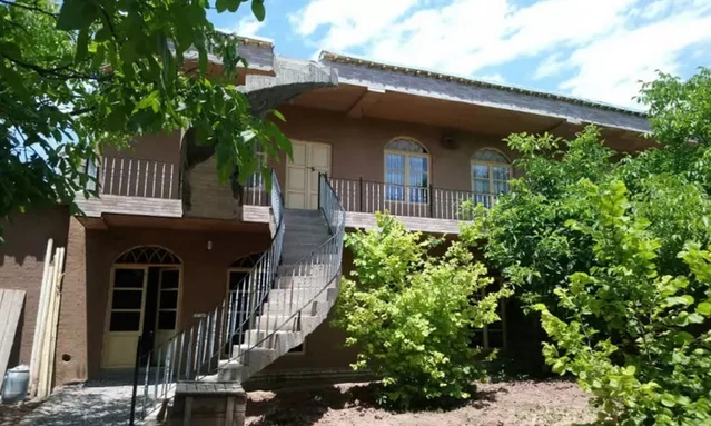 نمای کلی اقامتگاه بوم گردی قلعه عقابها قزوین