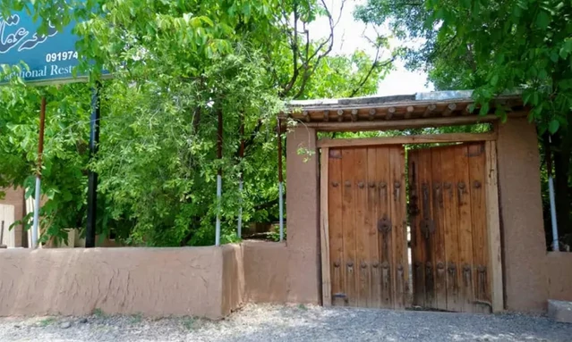 درب ورودی اقامتگاه بوم گردی قلعه عقابها قزوین