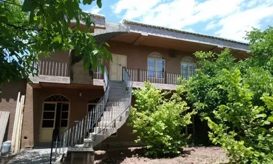 نمای کلی اقامتگاه بوم گردی قلعه عقاب‌ها قزوین