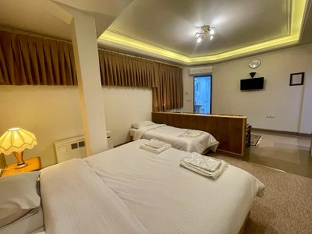 اتاق سه تخته هتل آپارتمان قصر قم