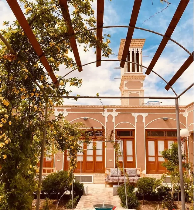 نمای کلی اقامتگاه بومگردی کوچه حنا یزد