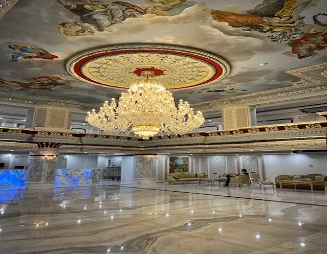 لابی با مبلمان نمای سنگی