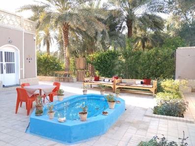 فضای محوطه اقامتگاه بومگردی هوربانو شهداد