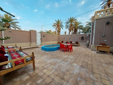 فضای محوطه اقامتگاه بومگردی هوربانو شهداد