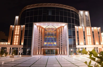 نمای کلی هتل جنت اصفهان در شب