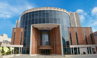 نمای کلی هتل جنت اصفهان در روز