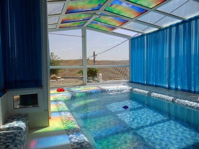 استخر سرپوشیده ويلا خانه رنگی مشهد