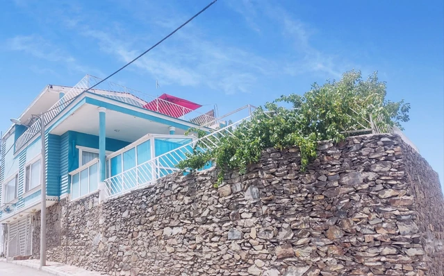 نمای کلی ويلا خانه رنگی مشهد