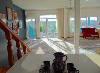 نمای داخلی ويلا خانه رنگی مشهد