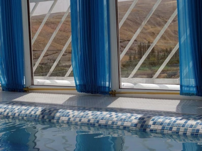 استخر سرپوشیده ويلا خانه رنگی مشهد