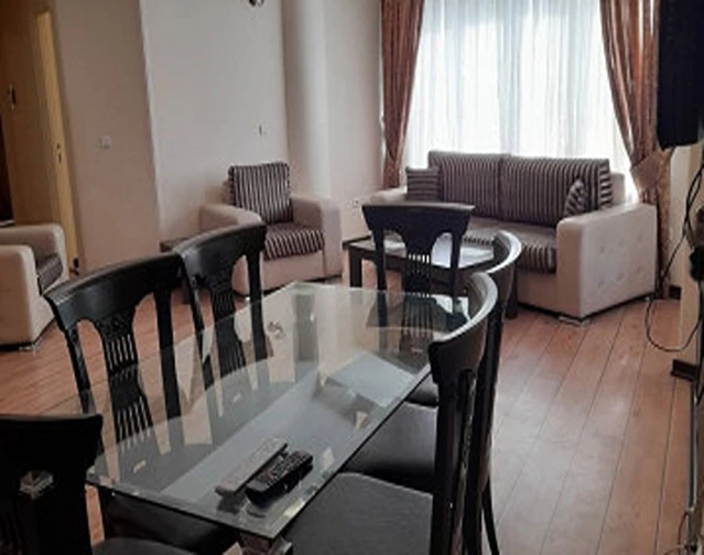 میز ناهار خوری در اتاق