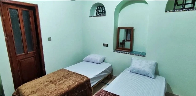 اتاق دو تخته تویین اقامتگاه سنتی ملک تاج شیراز