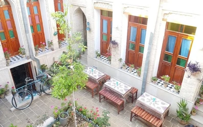 نمای کلی اقامتگاه سنتی ملک تاج شیراز