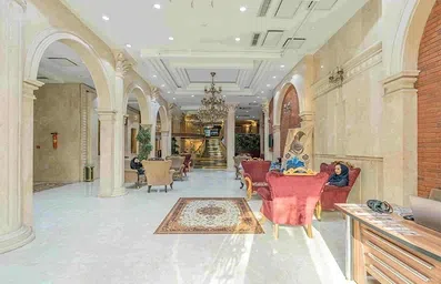 فضای مبله لابی هتل مایسا مشهد