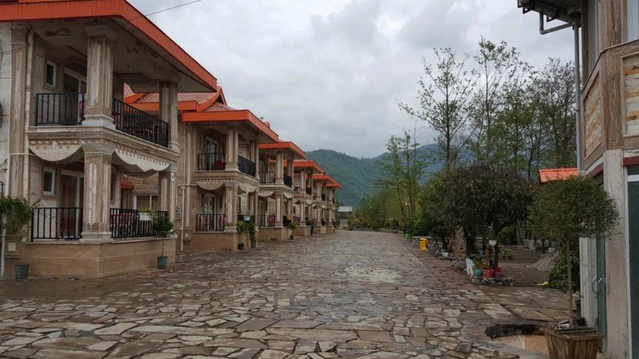 نمای کلی مجتمع اقامتی مهر کادوس چابکسر