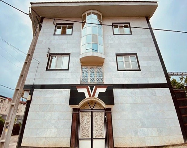 سر درب ورودی