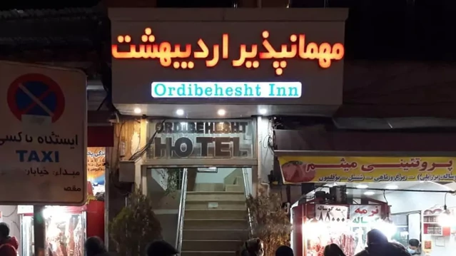 نمای کلی مهمانپذیر اردیبهشت همدان