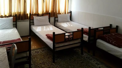 اتاق چهار تخته مهمانپذیر اردیبهشت همدان